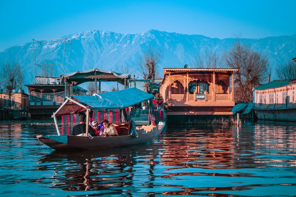 Srinagar Houseboat Experience